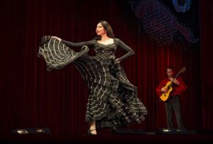 Номер Аделины Лохатной был ее зажигательный цыганский танец - фотограф Екатерина Миловацкая